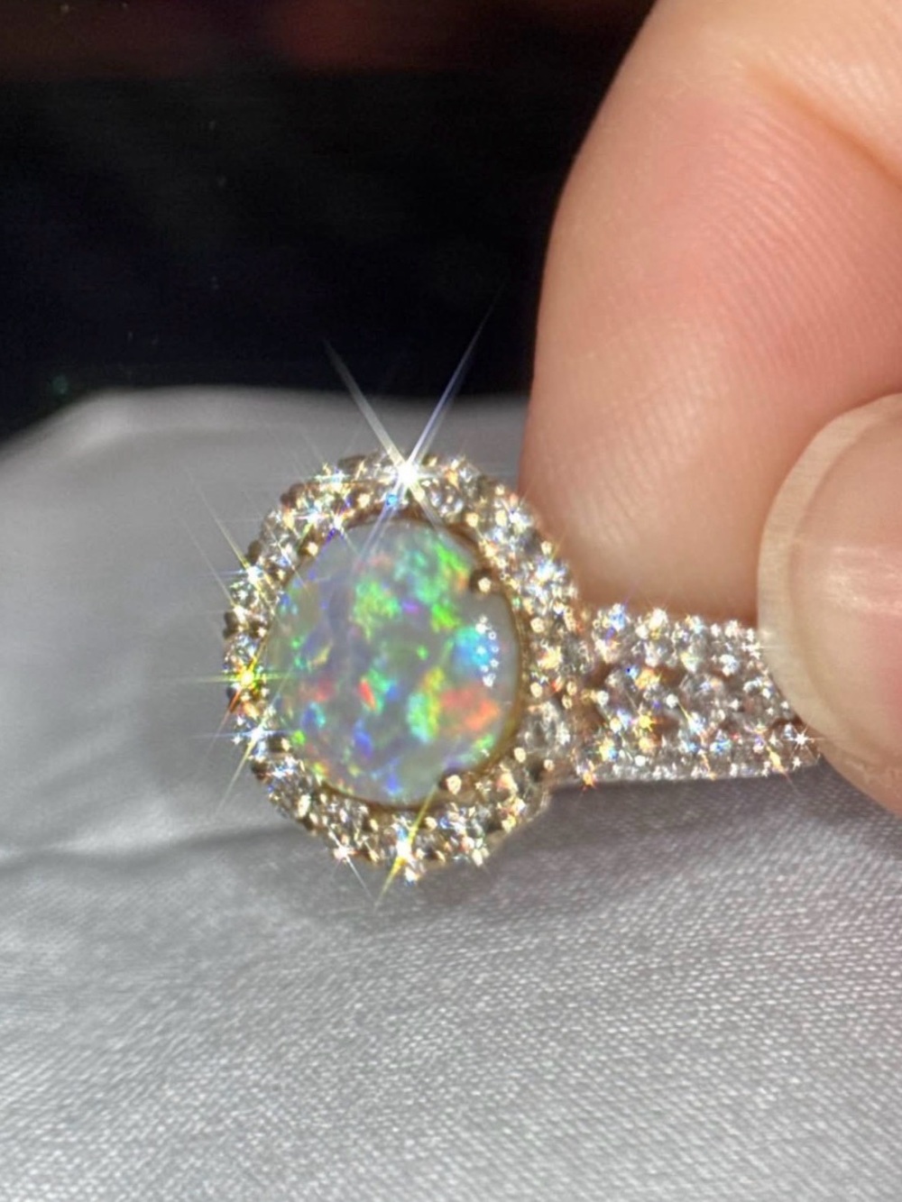 Australian Opal Halo Diamond Ring in White and yellow gold - Picture 15 of 15